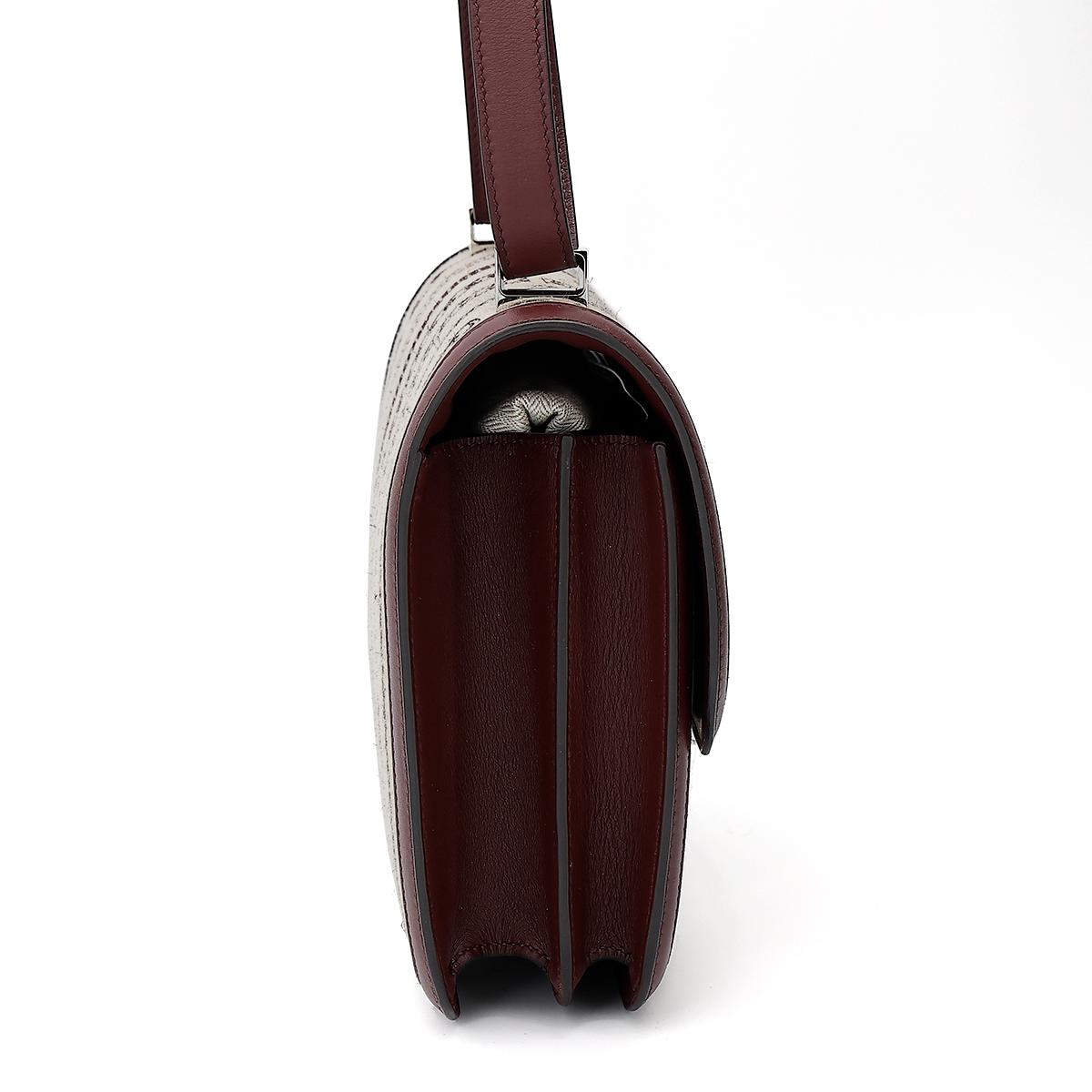 Very Good ( Rank A) HERMÈS Limited Edition Constance 24 Bordeaux (57) Swift Canvas Palladium hardware C (2018) - 4