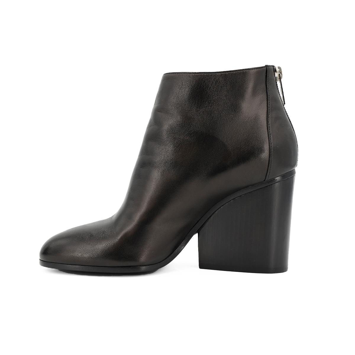 HERMÈS Boots in Black - 7