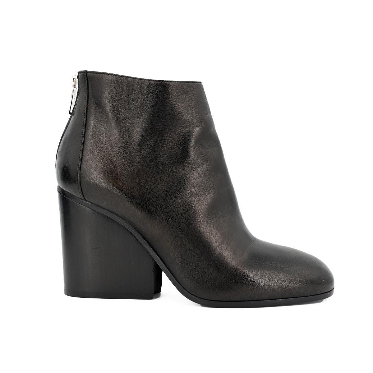 HERMÈS Boots in Black - 5