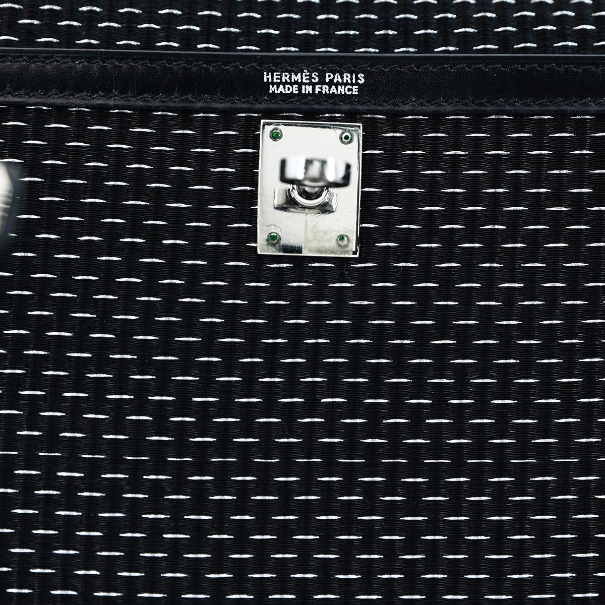 HERMÈS Limited Edition Kelly Crinoline 25 Sellier handbag in Black and Silver Crinoline with Palladium hardware - 13