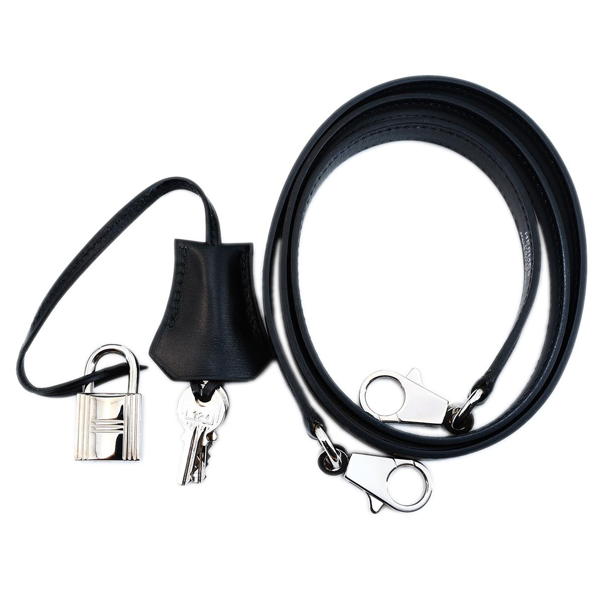 HERMÈS Limited Edition Kelly Crinoline 25 Sellier handbag in Black and Silver Crinoline with Palladium hardware - 18
