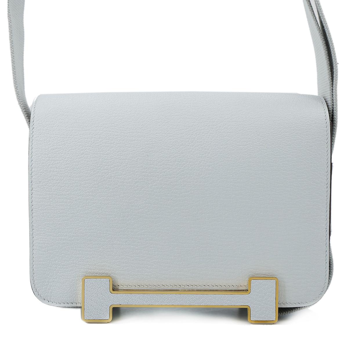 HERMÈS Geta shoulder bag in Blue Brume Chevre leather with Craie interior and Gold hardware - 3