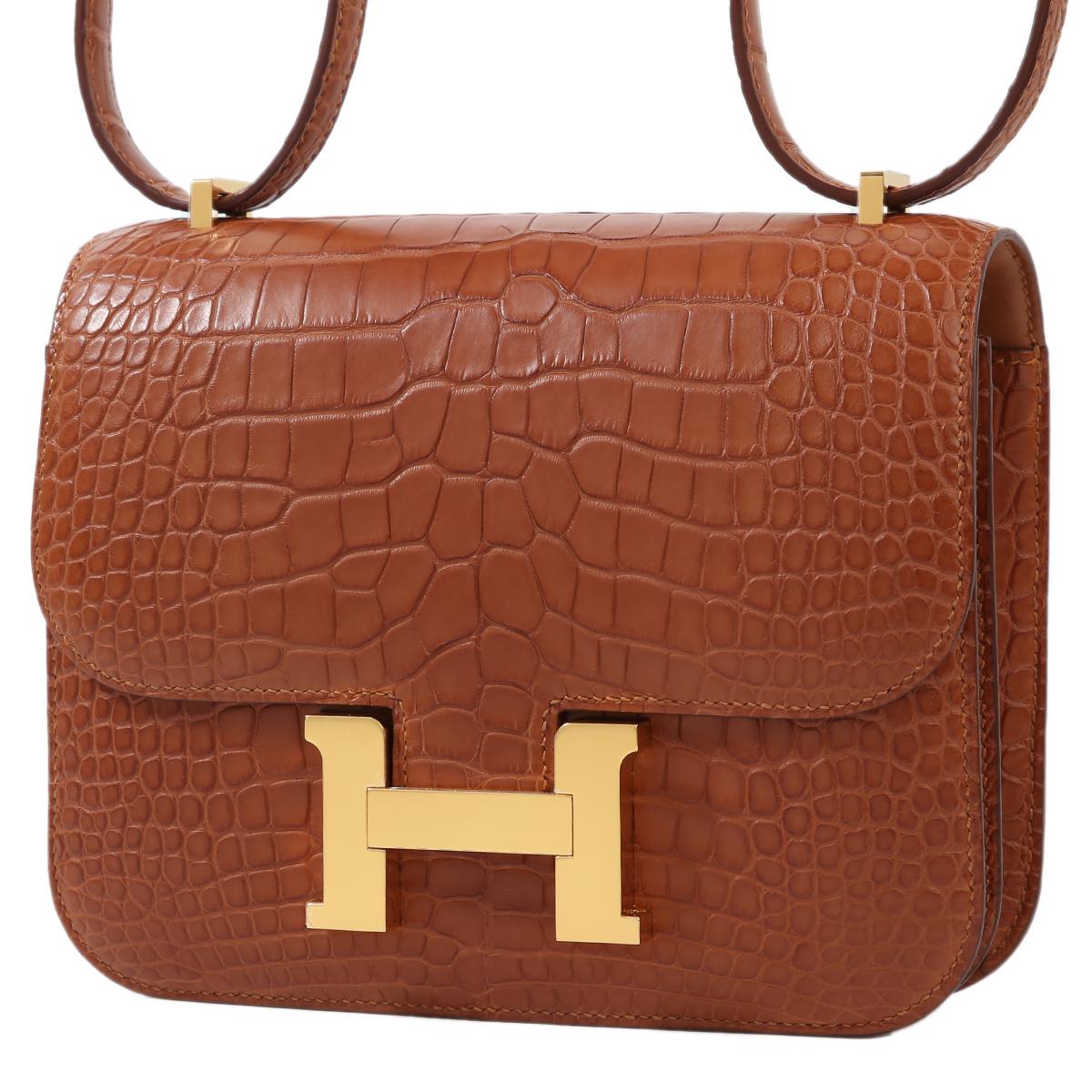 HERMÈS Matte Alligator Constance Mini 19 shoulder bag in Gold with Gold hardware - 2