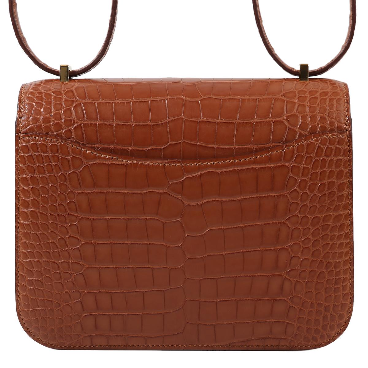 HERMÈS Matte Alligator Constance Mini 19 shoulder bag in Gold with Gold hardware - 3