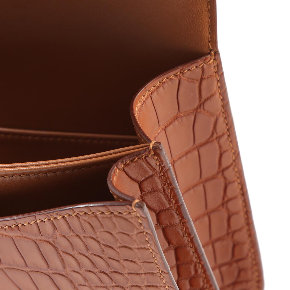 HERMÈS Matte Alligator Constance Mini 19 shoulder bag in Gold with Gold hardware - 17