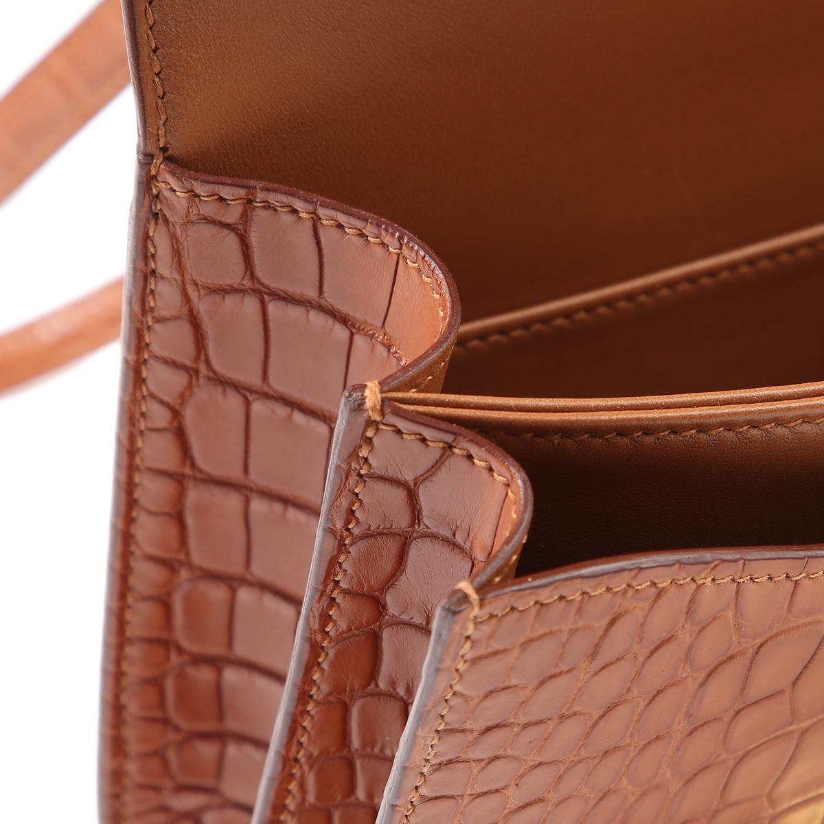 HERMÈS Matte Alligator Constance Mini 19 shoulder bag in Gold with Gold hardware - 18