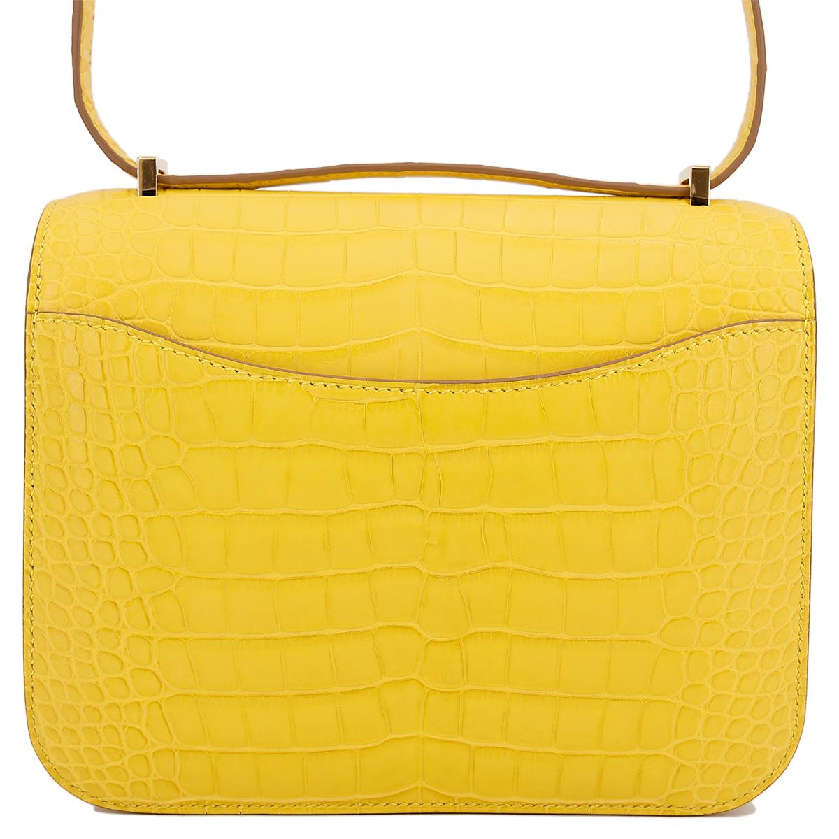 HERMÈS Matte Alligator Constance Mini 19 shoulder bag in Mimosa with Gold hardware  - 3