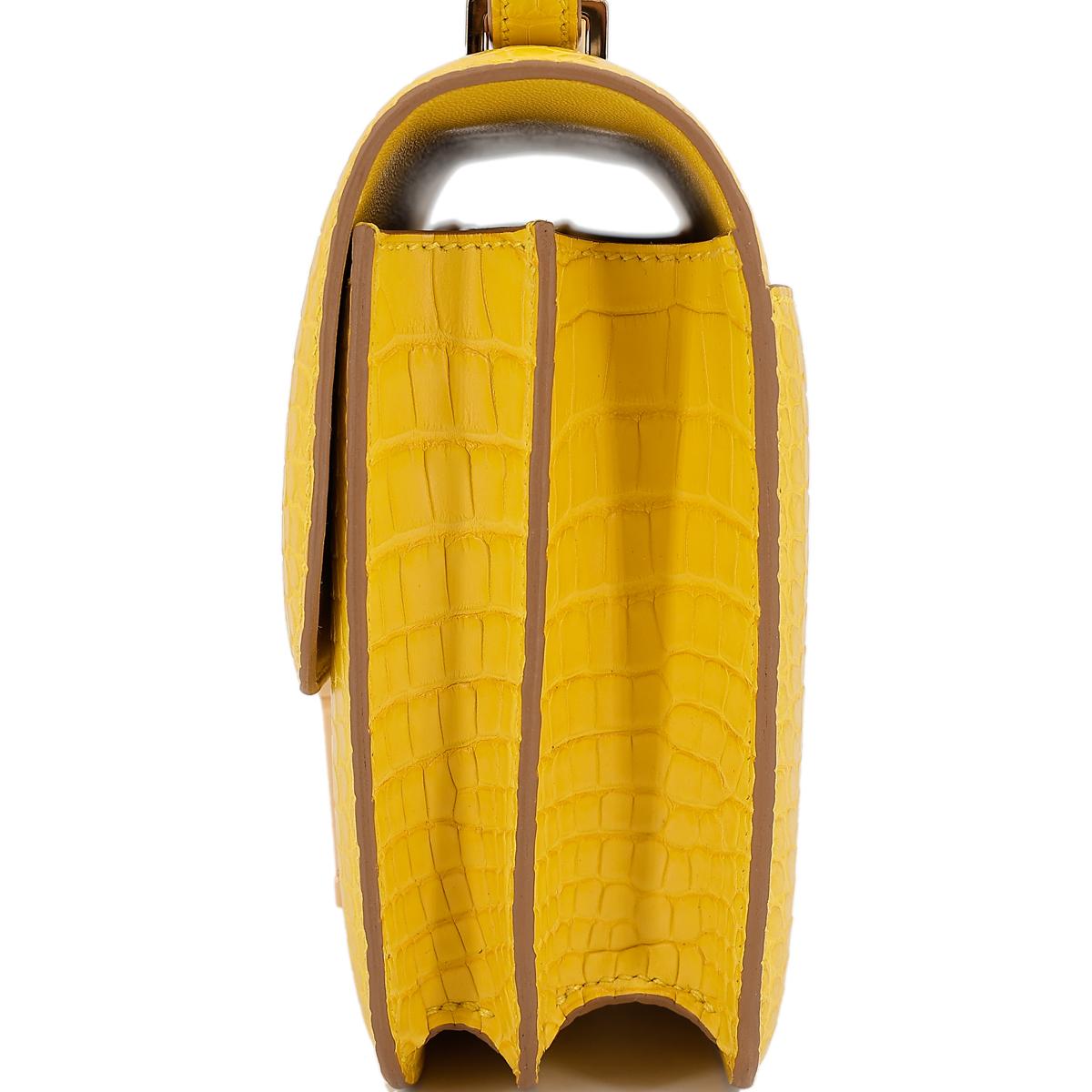 HERMÈS Matte Alligator Constance Mini 19 shoulder bag in Mimosa with Gold hardware  - 4