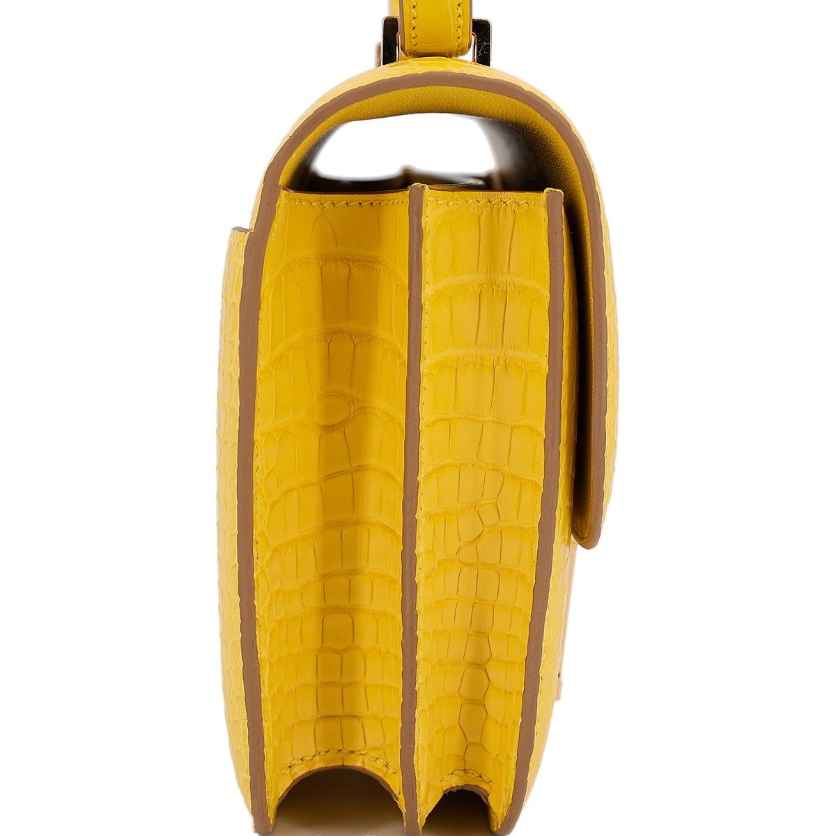 HERMÈS Matte Alligator Constance Mini 19 shoulder bag in Mimosa with Gold hardware  - 5