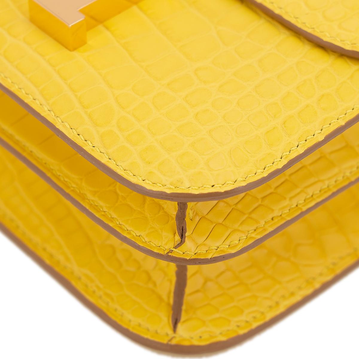 HERMÈS Matte Alligator Constance Mini 19 shoulder bag in Mimosa with Gold hardware  - 9