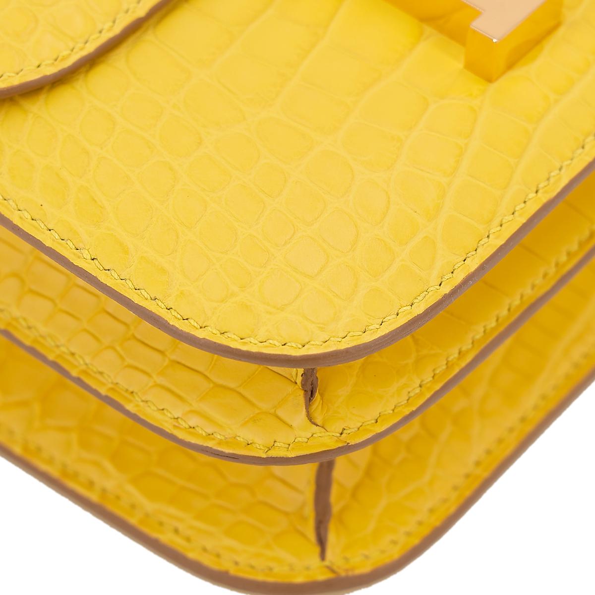 HERMÈS Matte Alligator Constance Mini 19 shoulder bag in Mimosa with Gold hardware  - 8