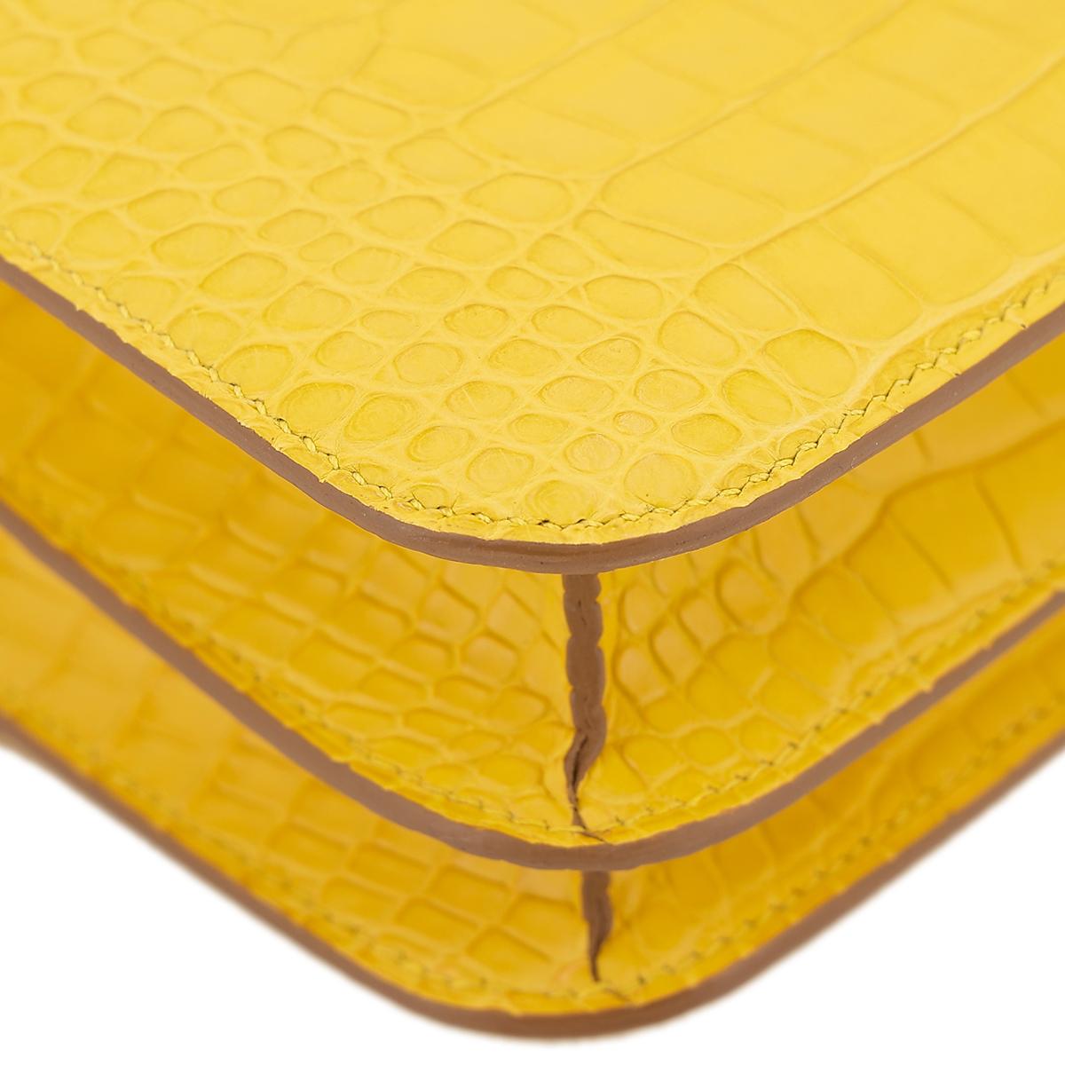 HERMÈS Matte Alligator Constance Mini 19 shoulder bag in Mimosa with Gold hardware  - 11