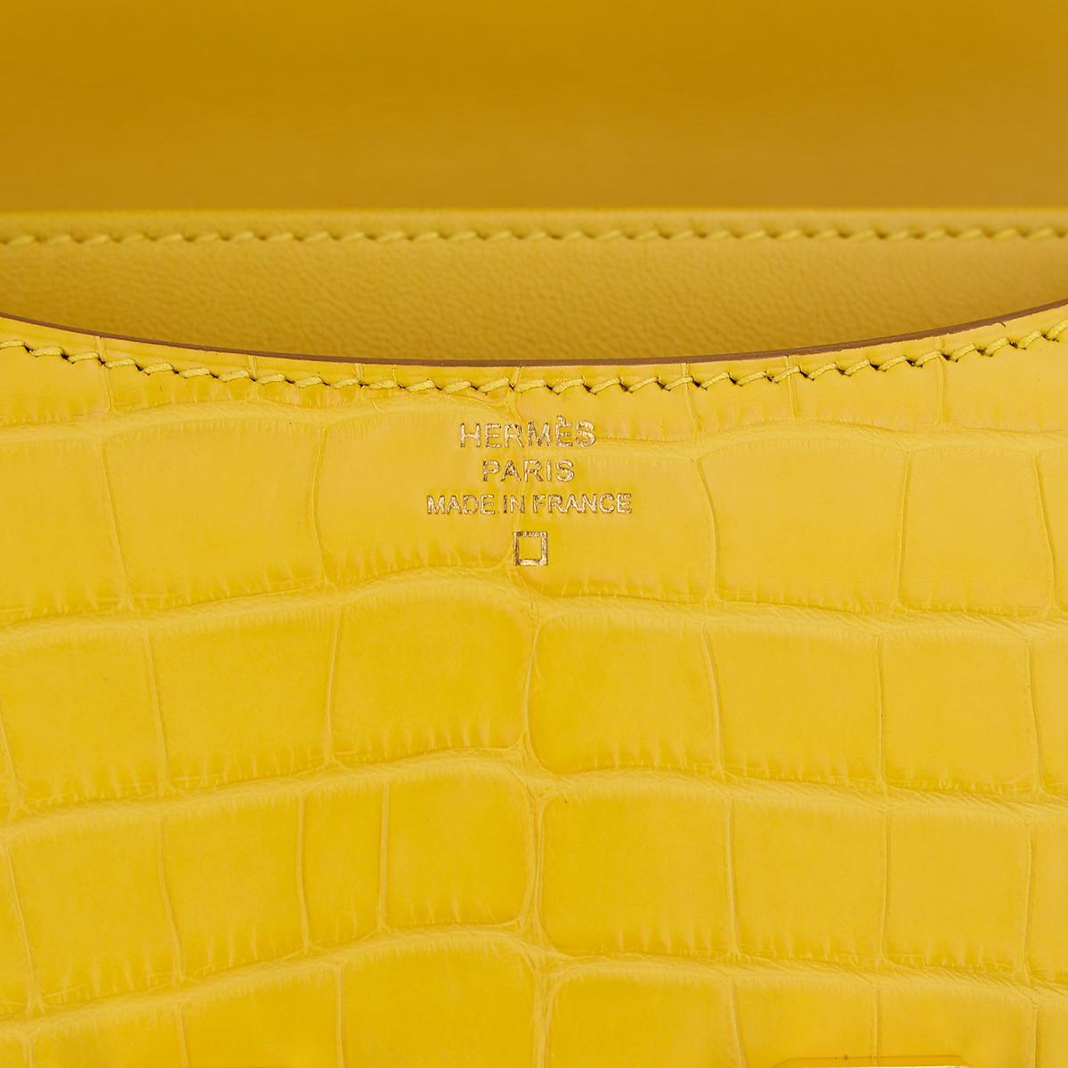 HERMÈS Matte Alligator Constance Mini 19 shoulder bag in Mimosa with Gold hardware  - 16