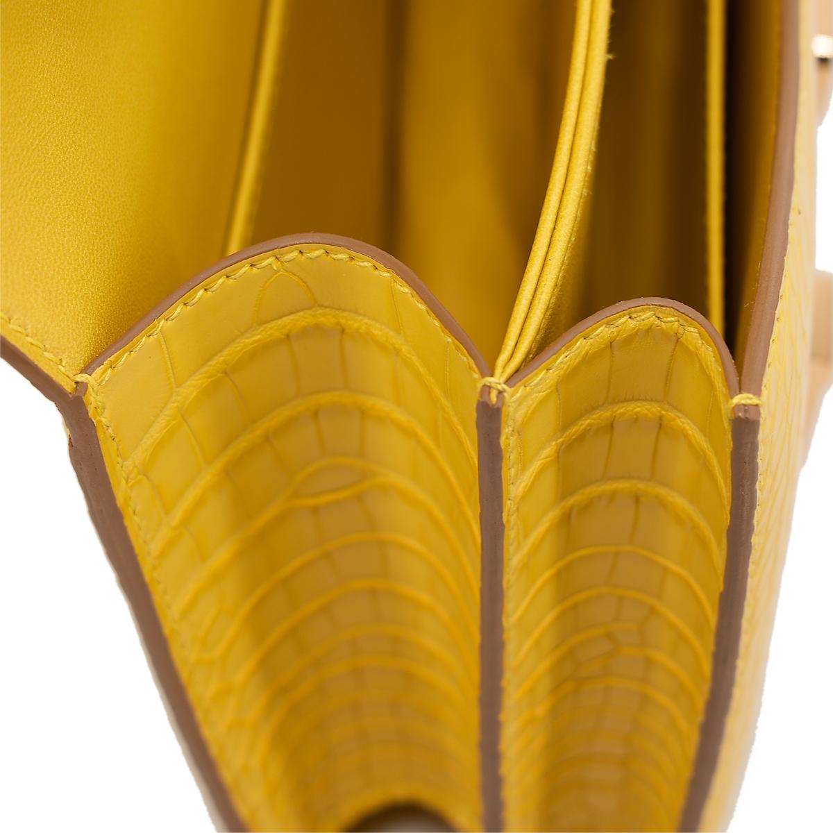 HERMÈS Matte Alligator Constance Mini 19 shoulder bag in Mimosa with Gold hardware  - 20