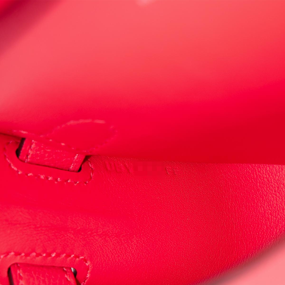 HERMÈS Jypsiere Mini shoulder bag in Rose Texas Evercolor leather with Palladium hardware - 15