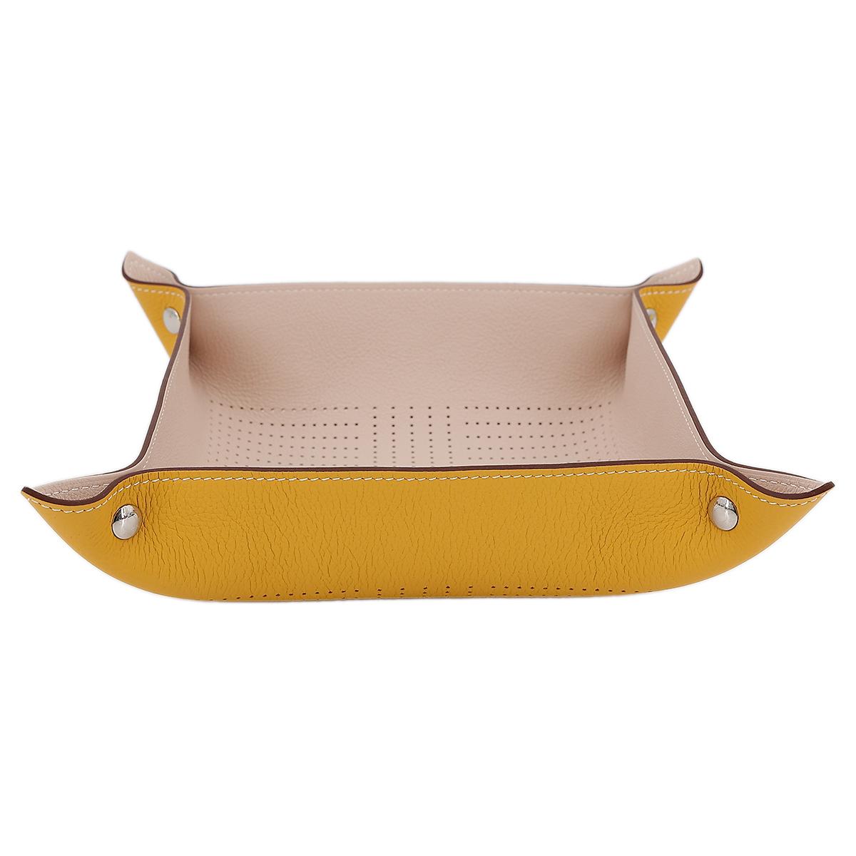 HERMÈS Mises et Relances Carre d'H change tray in Jaune Ambre and Ivory Taurillon leather with Palladium hardware - 2