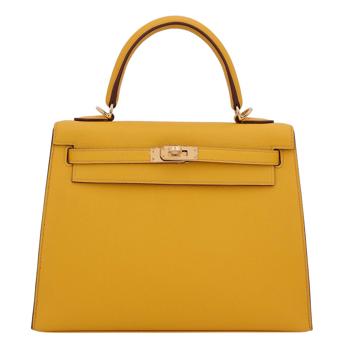 HERMÈS Kelly 25 handbag in Jaune Ambre Epsom leather with Gold hardware - 1