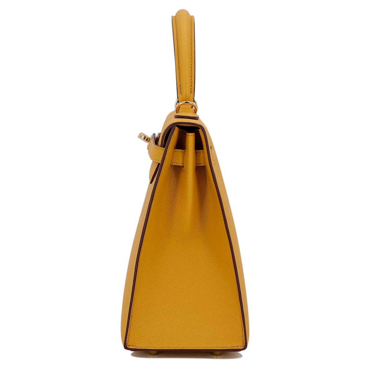 HERMÈS Kelly 25 handbag in Jaune Ambre Epsom leather with Gold hardware - 4