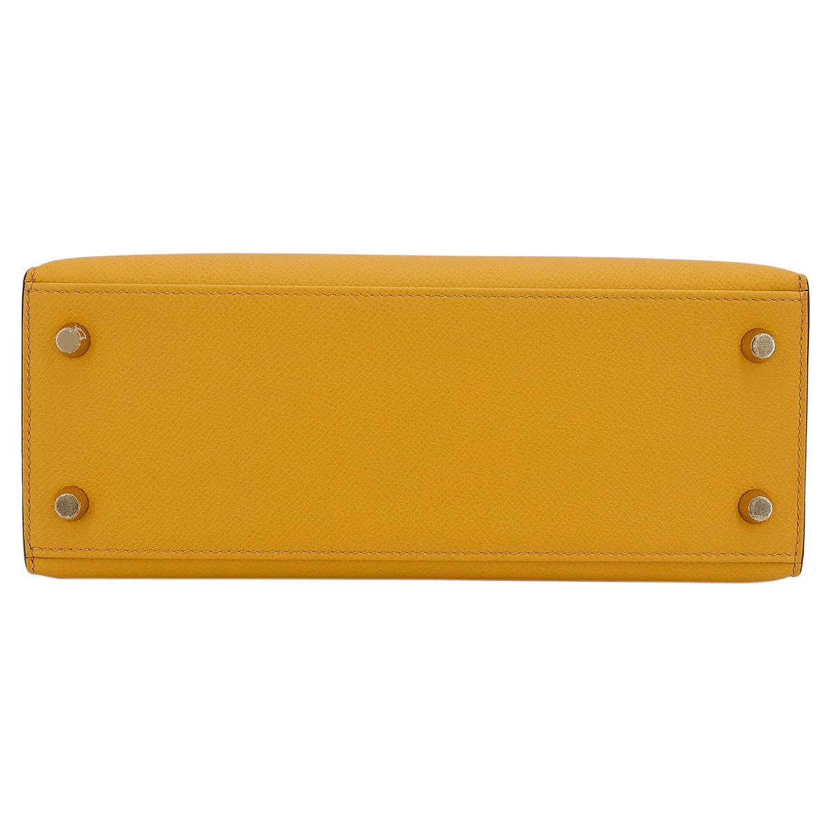 HERMÈS Kelly 25 handbag in Jaune Ambre Epsom leather with Gold hardware - 7
