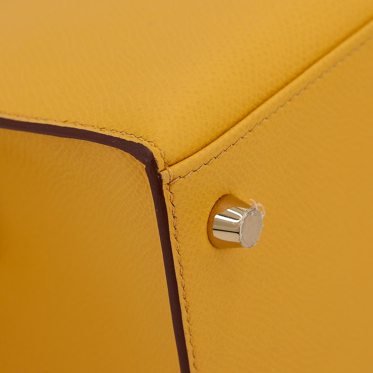 HERMÈS Kelly 25 handbag in Jaune Ambre Epsom leather with Gold hardware - 8