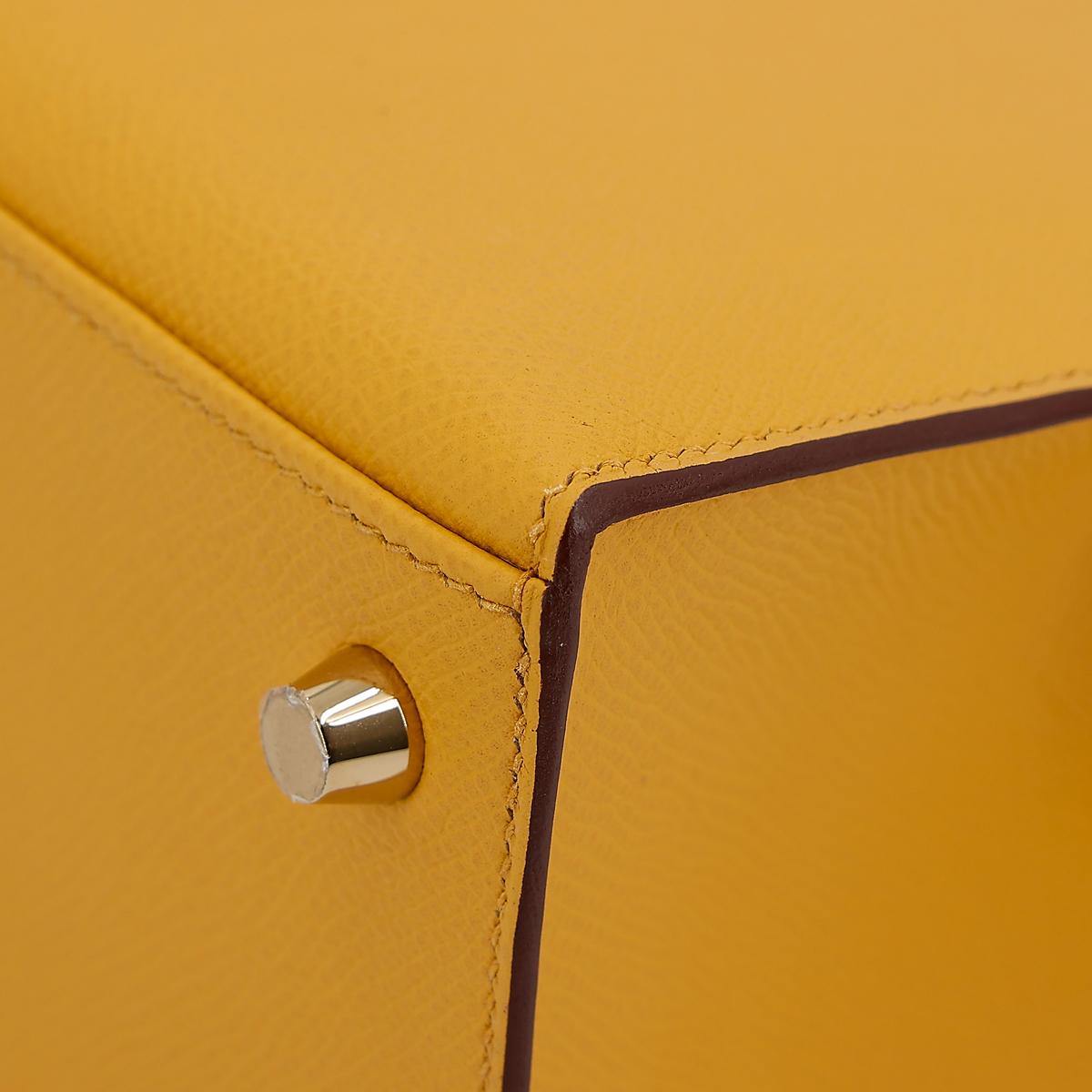 HERMÈS Kelly 25 handbag in Jaune Ambre Epsom leather with Gold hardware - 11