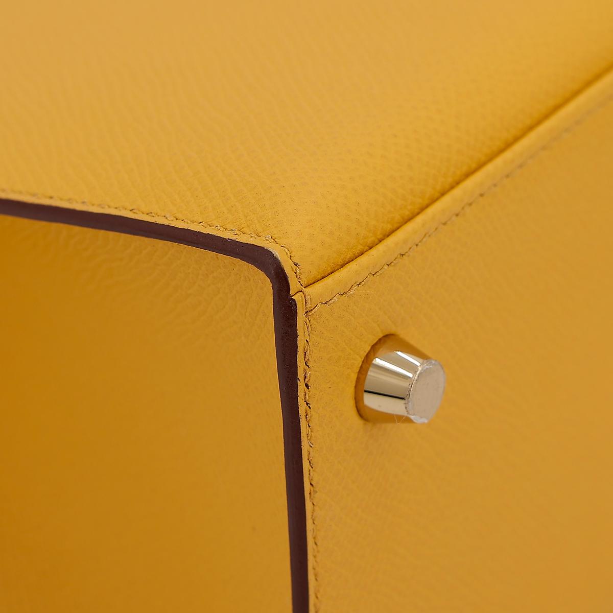 HERMÈS Kelly 25 handbag in Jaune Ambre Epsom leather with Gold hardware - 10