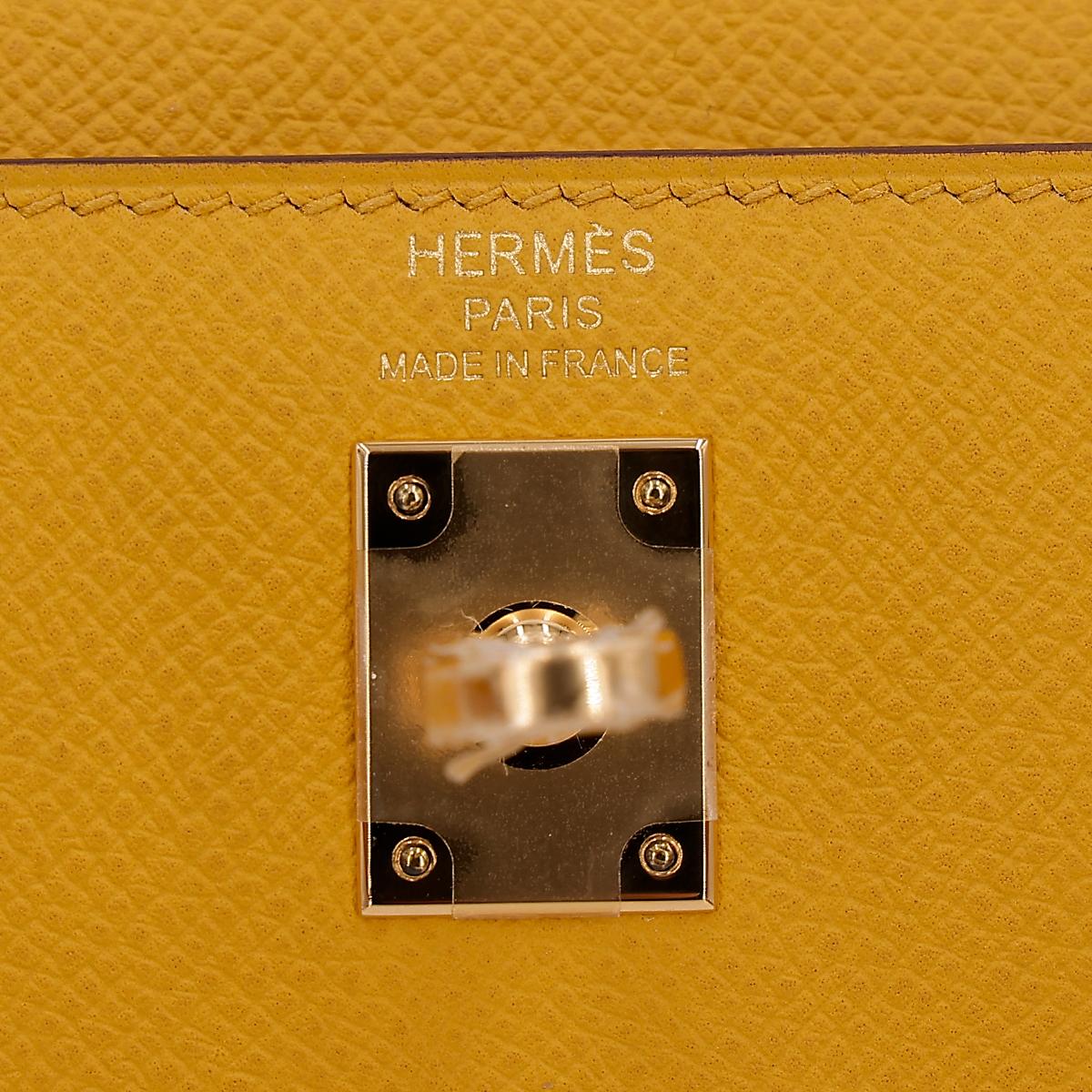 HERMÈS Kelly 25 handbag in Jaune Ambre Epsom leather with Gold hardware - 13