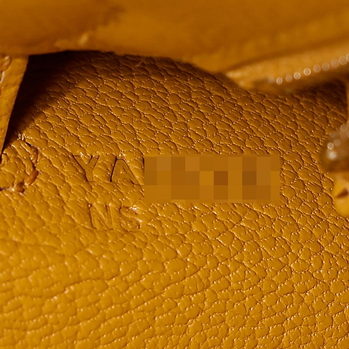 HERMÈS Kelly 25 handbag in Jaune Ambre Epsom leather with Gold hardware - 17