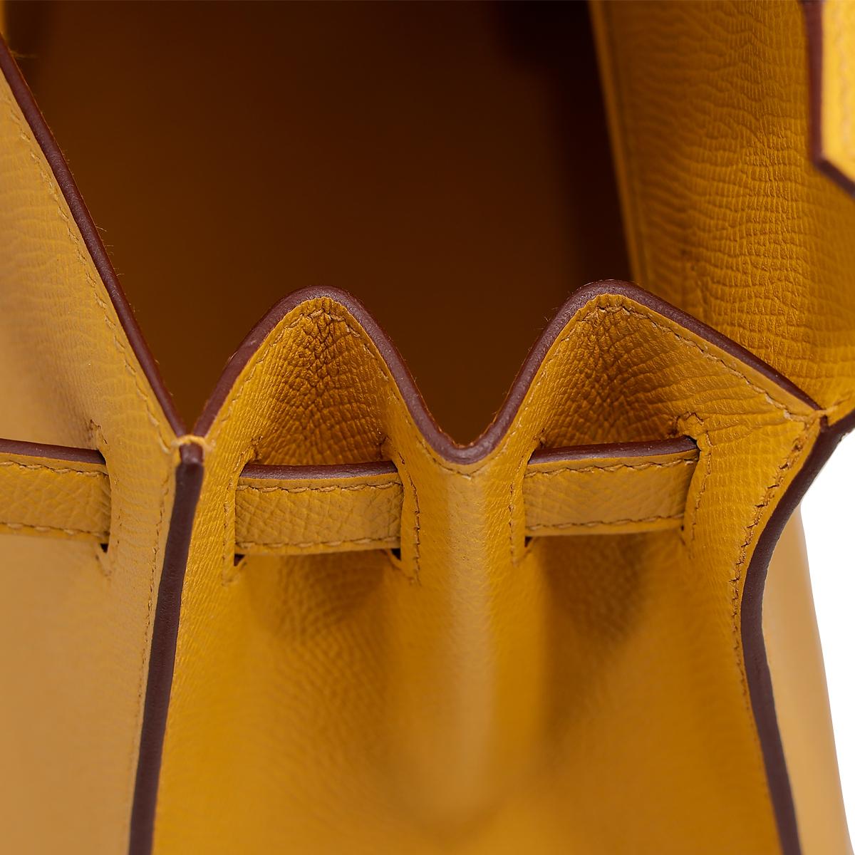 HERMÈS Kelly 25 handbag in Jaune Ambre Epsom leather with Gold hardware - 16