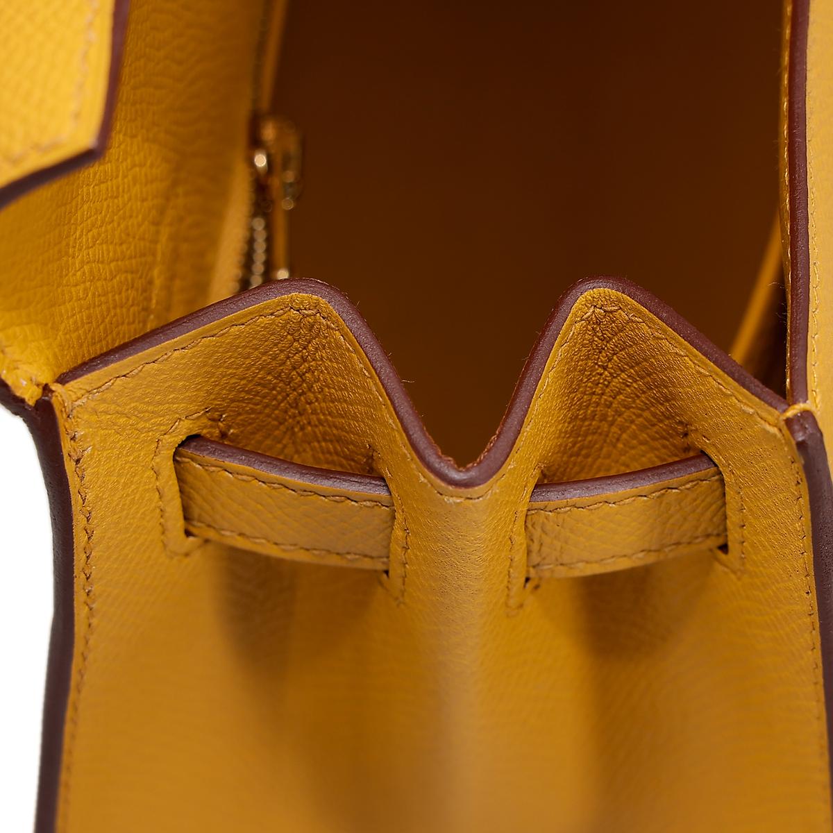HERMÈS Kelly 25 handbag in Jaune Ambre Epsom leather with Gold hardware - 15