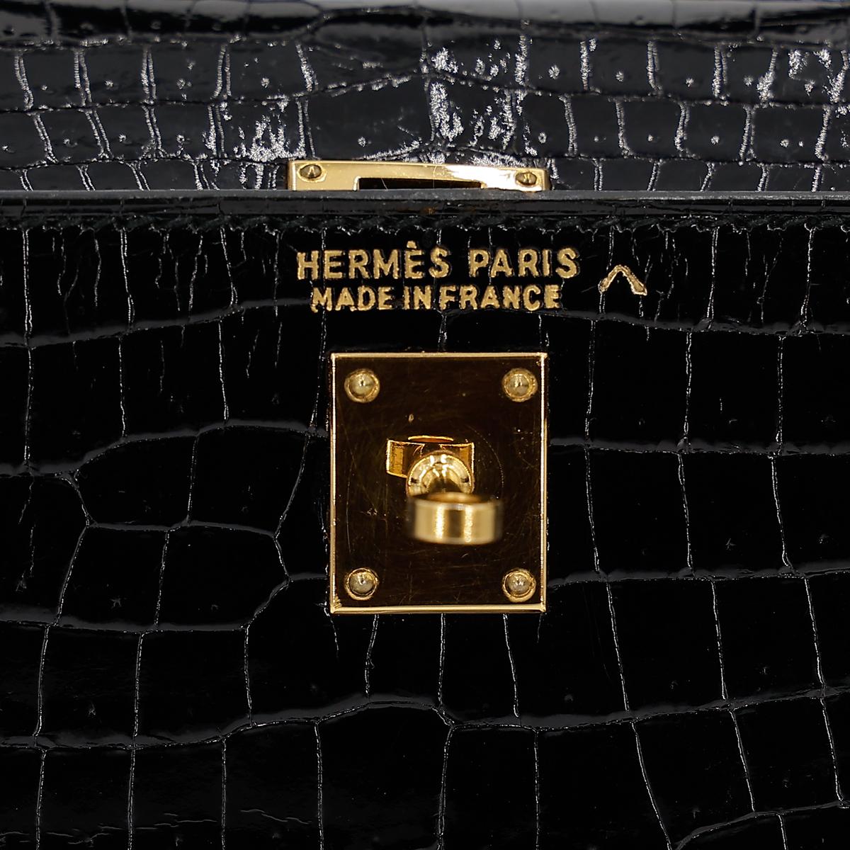 Very Good ( Rank A) HERMÈS Mini Mini Kelly Black (89) Porosus Crocodile Gold hardware Circle V (1992) - 19