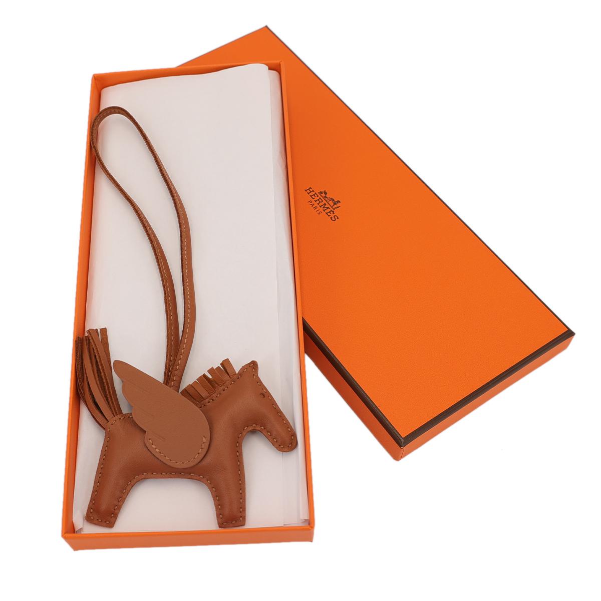 HERMÈS Rodeo Pegase PM charm in Gold Agneau leather - 9