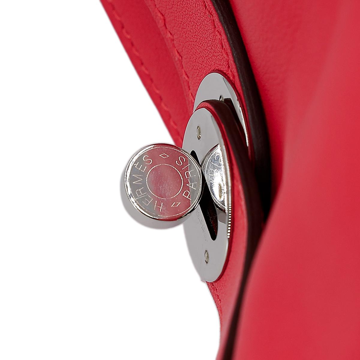 Very Good ( Rank A) HERMÈS Lindy 26 shoulder bag in Rouge de Coeur and Rouge Piment Swift leather with Palladium hardware - 15