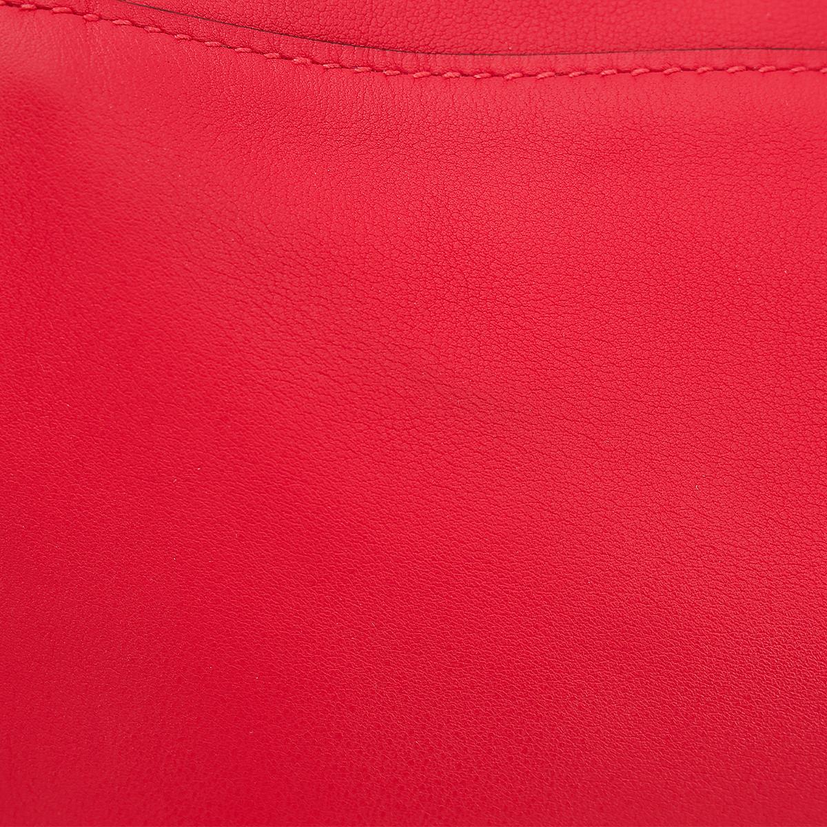 Very Good ( Rank A) HERMÈS Lindy 26 shoulder bag in Rouge de Coeur and Rouge Piment Swift leather with Palladium hardware - 13