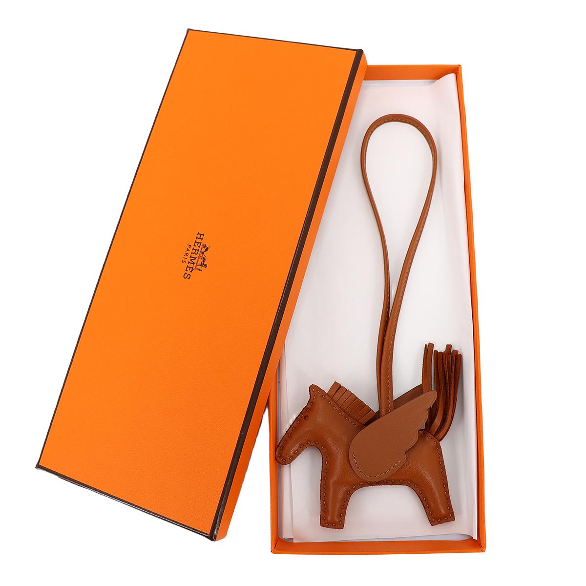 HERMÈS Rodeo Pegase PM charm in Gold Agneau leather - 8