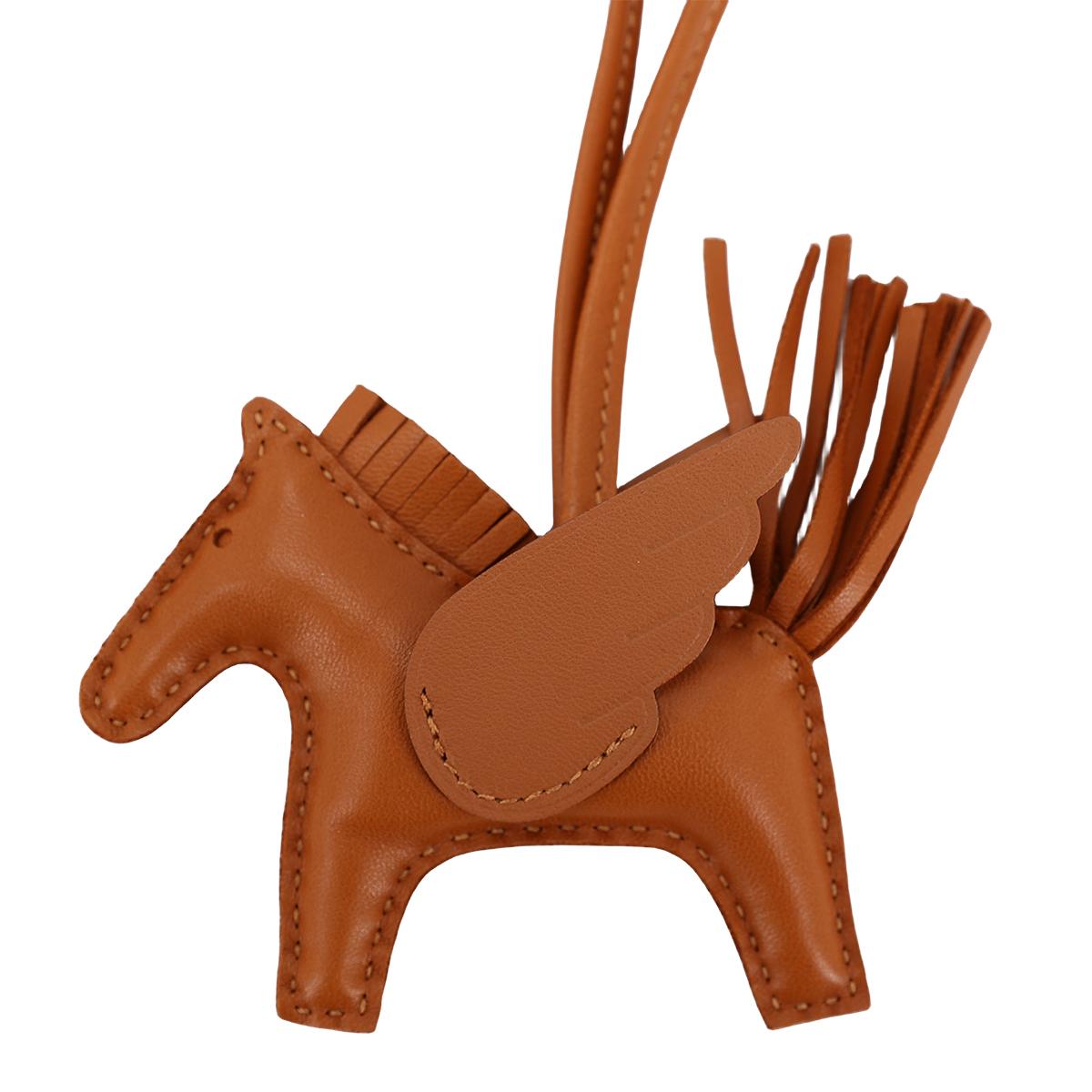 HERMÈS Rodeo Pegase PM charm in Gold Agneau leather - 3