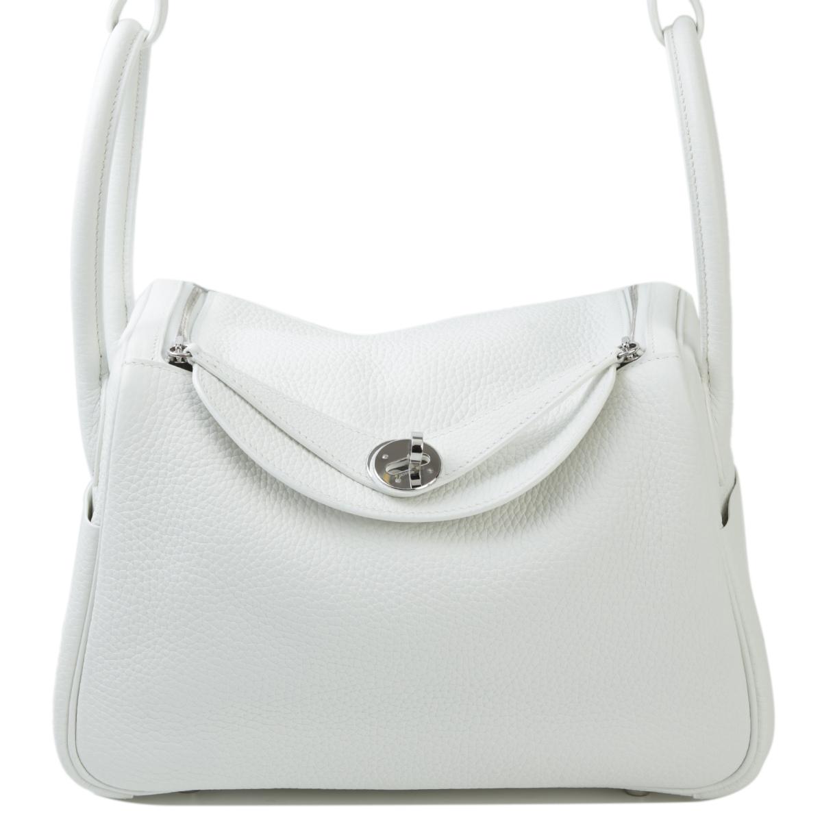 HERMÈS Lindy 26 shoulder bag in White Clemence leather with Palladium hardware - 1