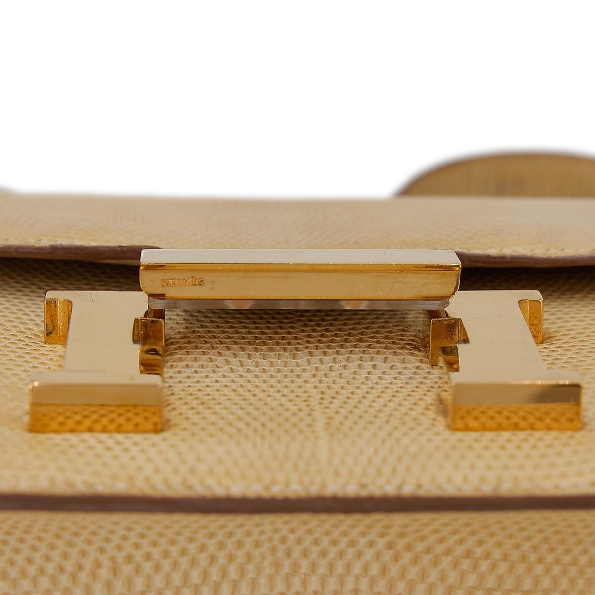 HERMÈS Lizard Constance 23 shoulder bag in Beige with Gold hardware - 18