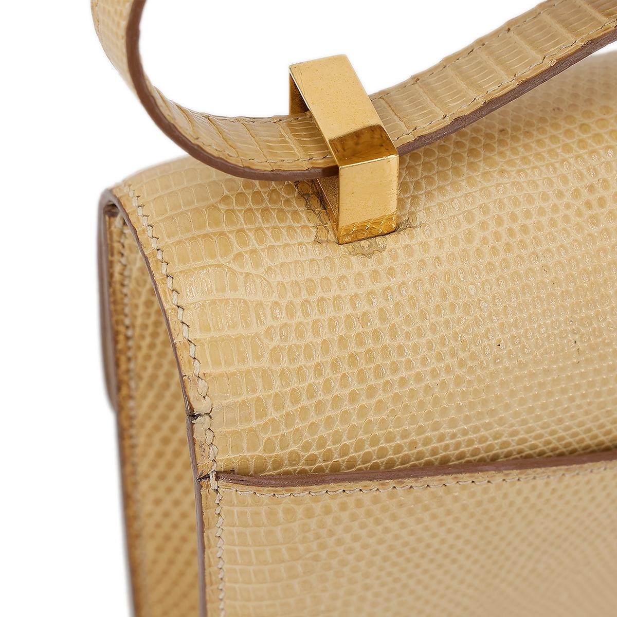 HERMÈS Lizard Constance 23 shoulder bag in Beige with Gold hardware - 16