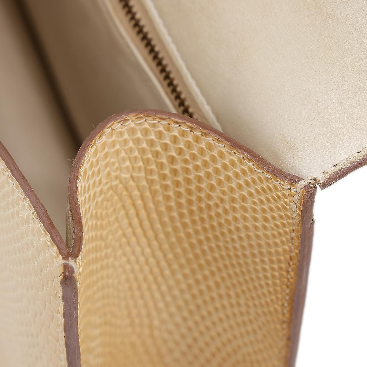 HERMÈS Lizard Constance 23 shoulder bag in Beige with Gold hardware - 29