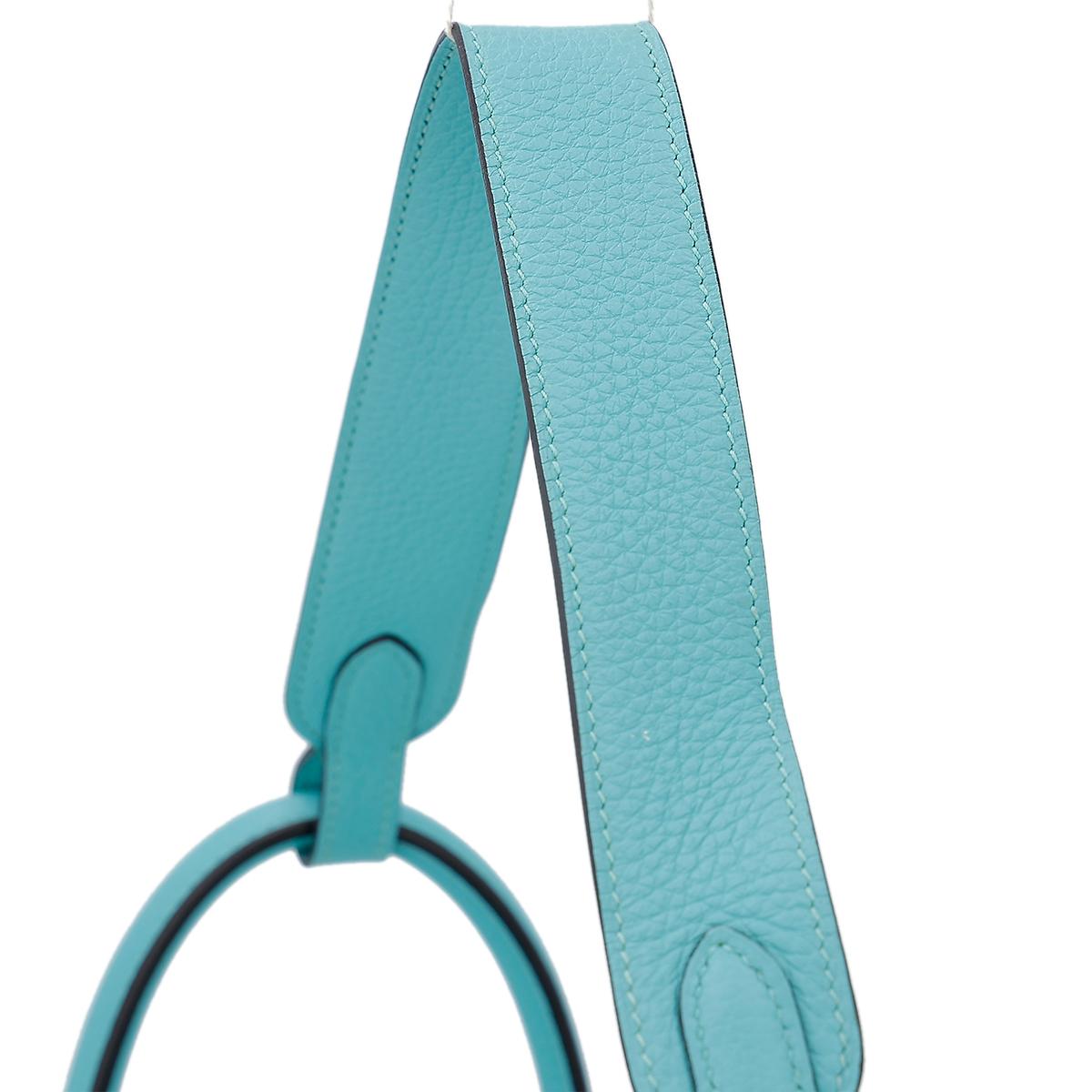 HERMÈS Lindy 30 shoulder bag in Bleu du Nord Clemence leather with Palladium hardware - 6