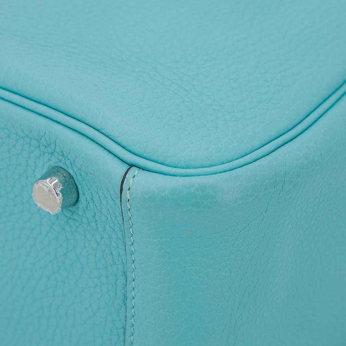 HERMÈS Lindy 30 shoulder bag in Bleu du Nord Clemence leather with Palladium hardware - 12