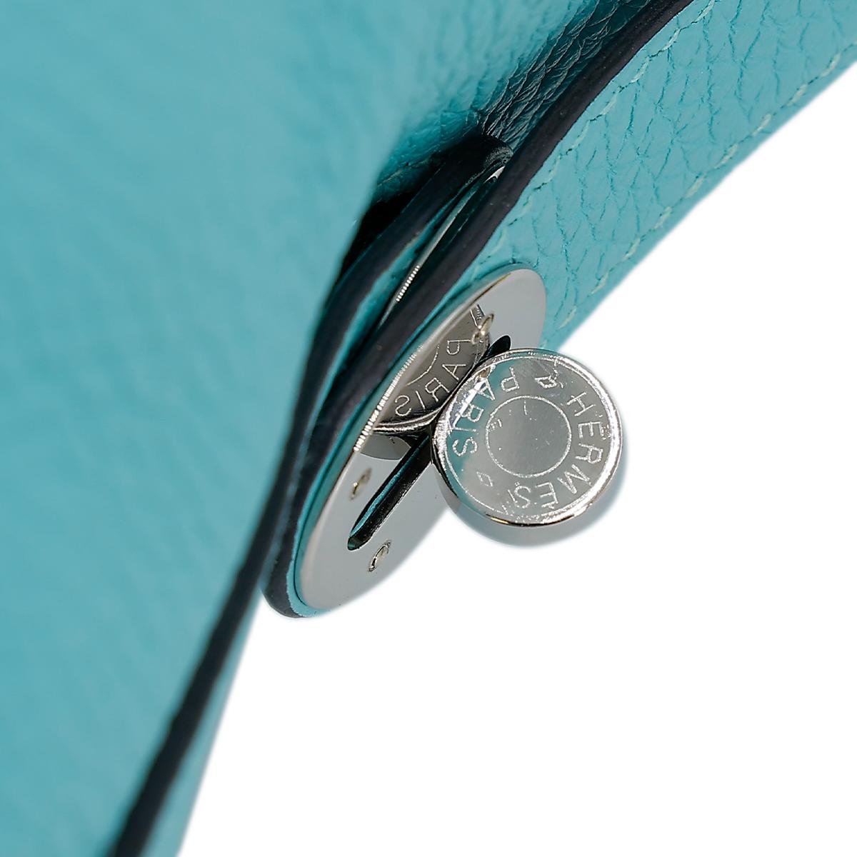HERMÈS Lindy 30 shoulder bag in Bleu du Nord Clemence leather with Palladium hardware - 15