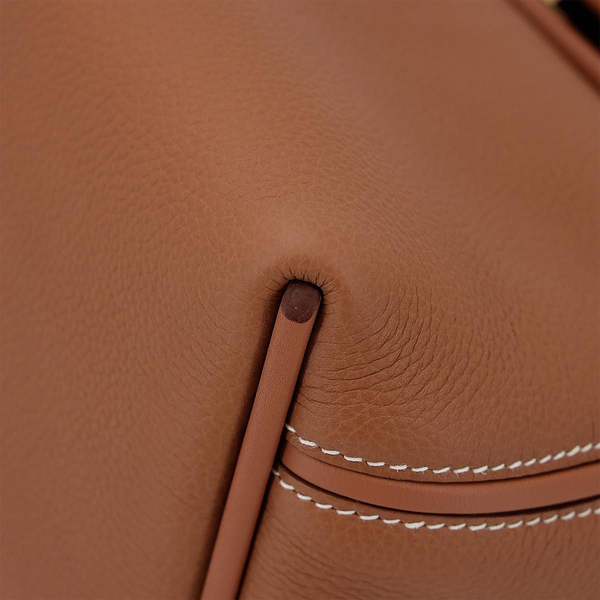 HERMÈS 24/24 - 29 handbag in Gold Togo leather and Swift leather with Gold hardware - 11