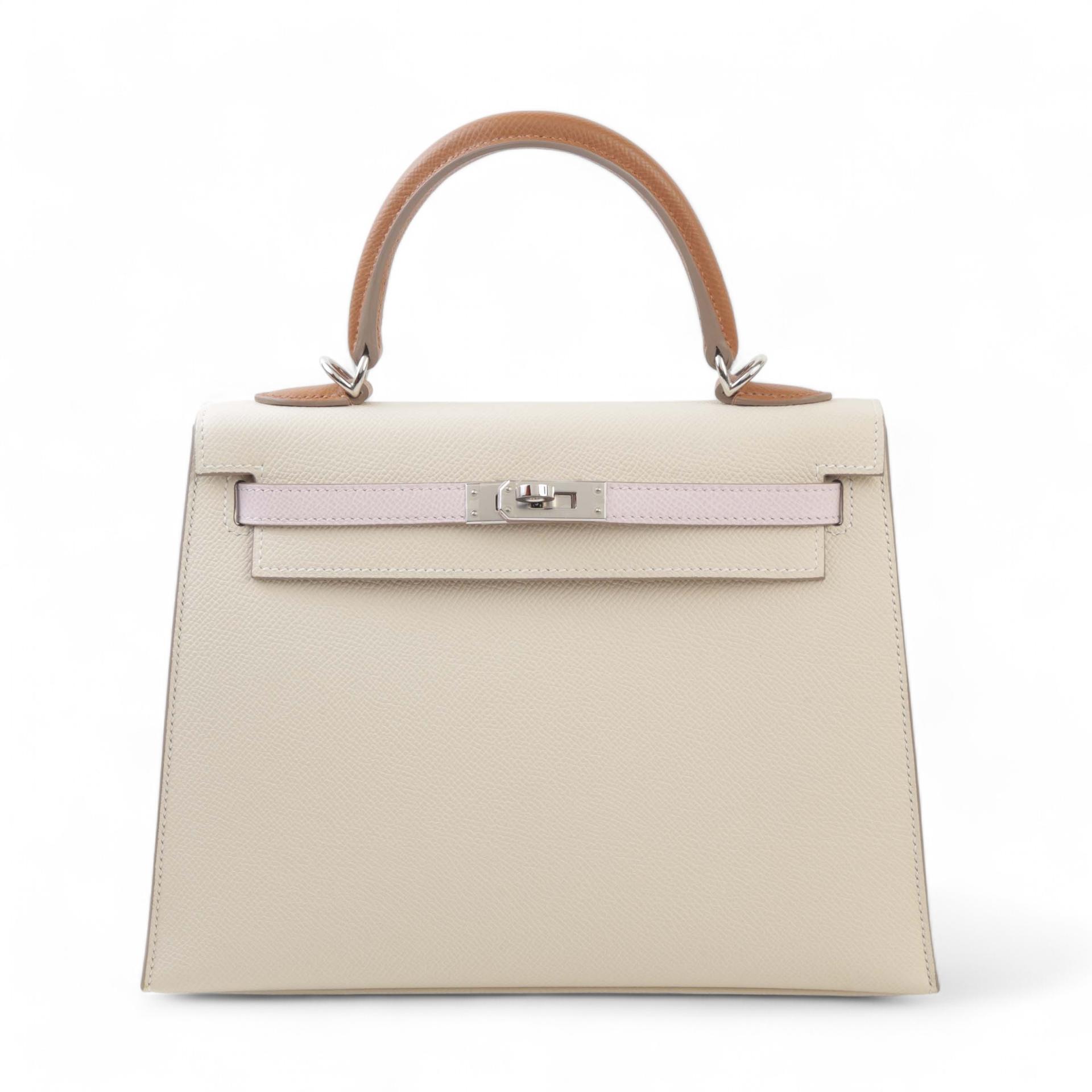 Excellent ( Rank SA ) HERMÈS Kelly 25 Craie (10) Gold (37) Mauve (97) Epsom Palladium hardware B (2023) - 1