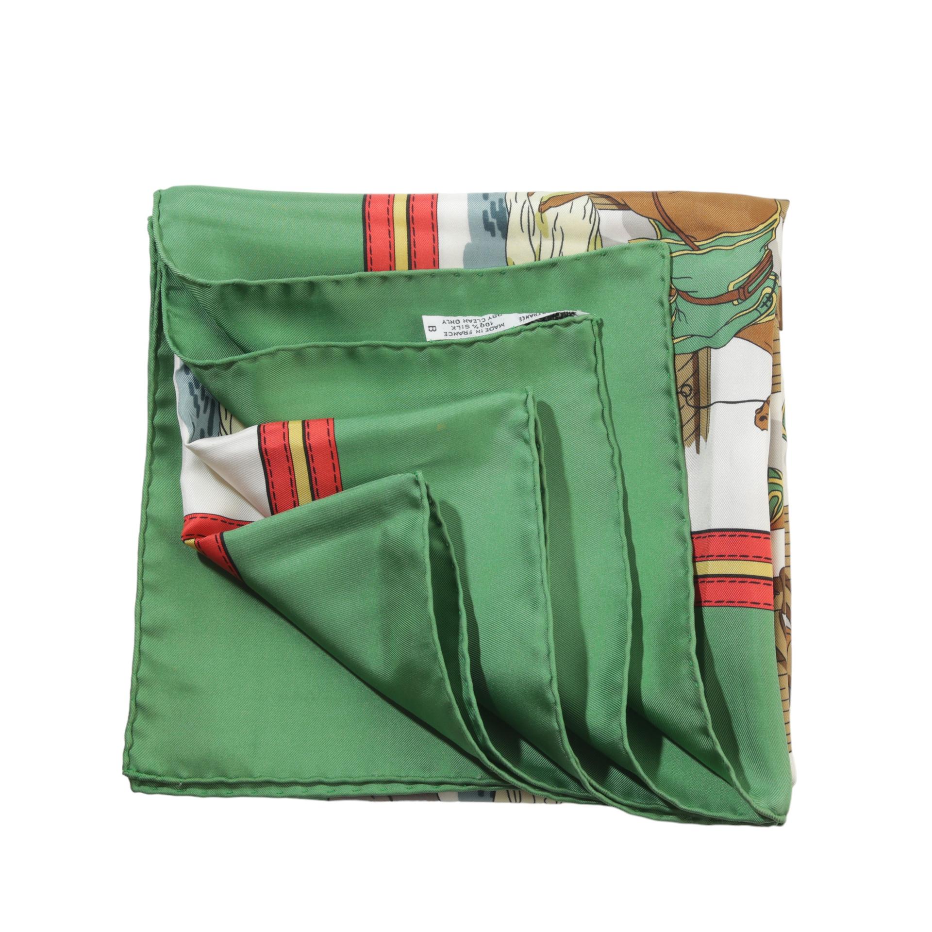 Good ( Rank AB) HERMÈS Carre 90 ECURIES scarf Green Silk - 3