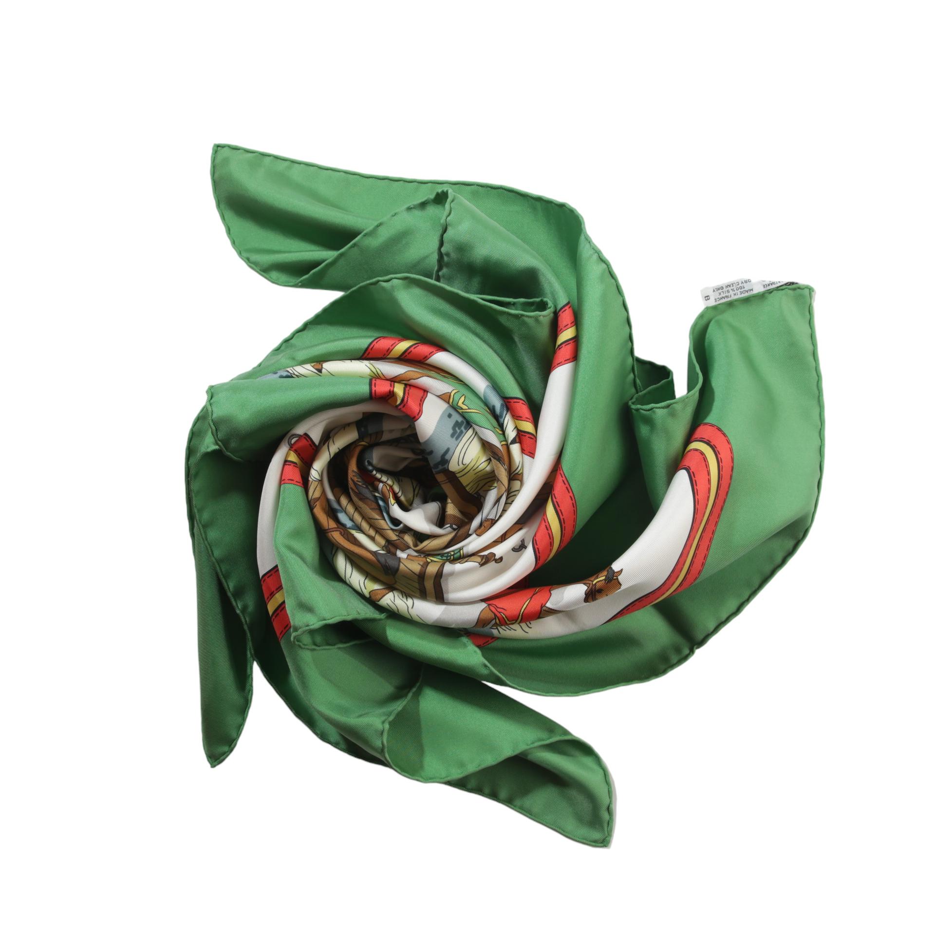 Good ( Rank AB) HERMÈS Carre 90 ECURIES scarf Green Silk - 2