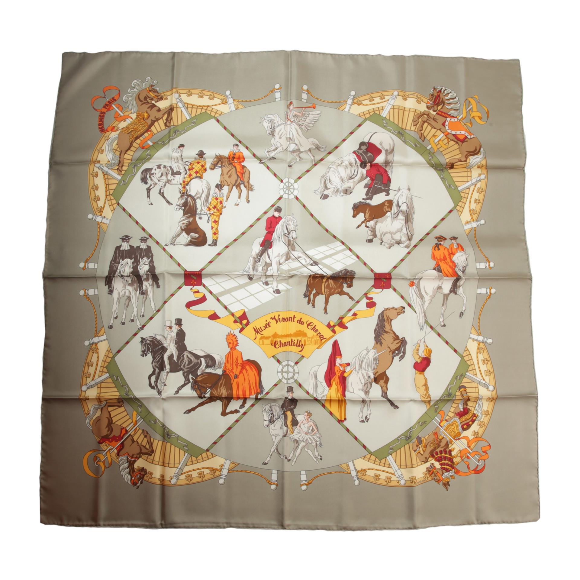 Excellent ( Rank SA ) HERMÈS Carre 90 Musee Vivant du Cheval Chantilly scarf Gray Silk - 1