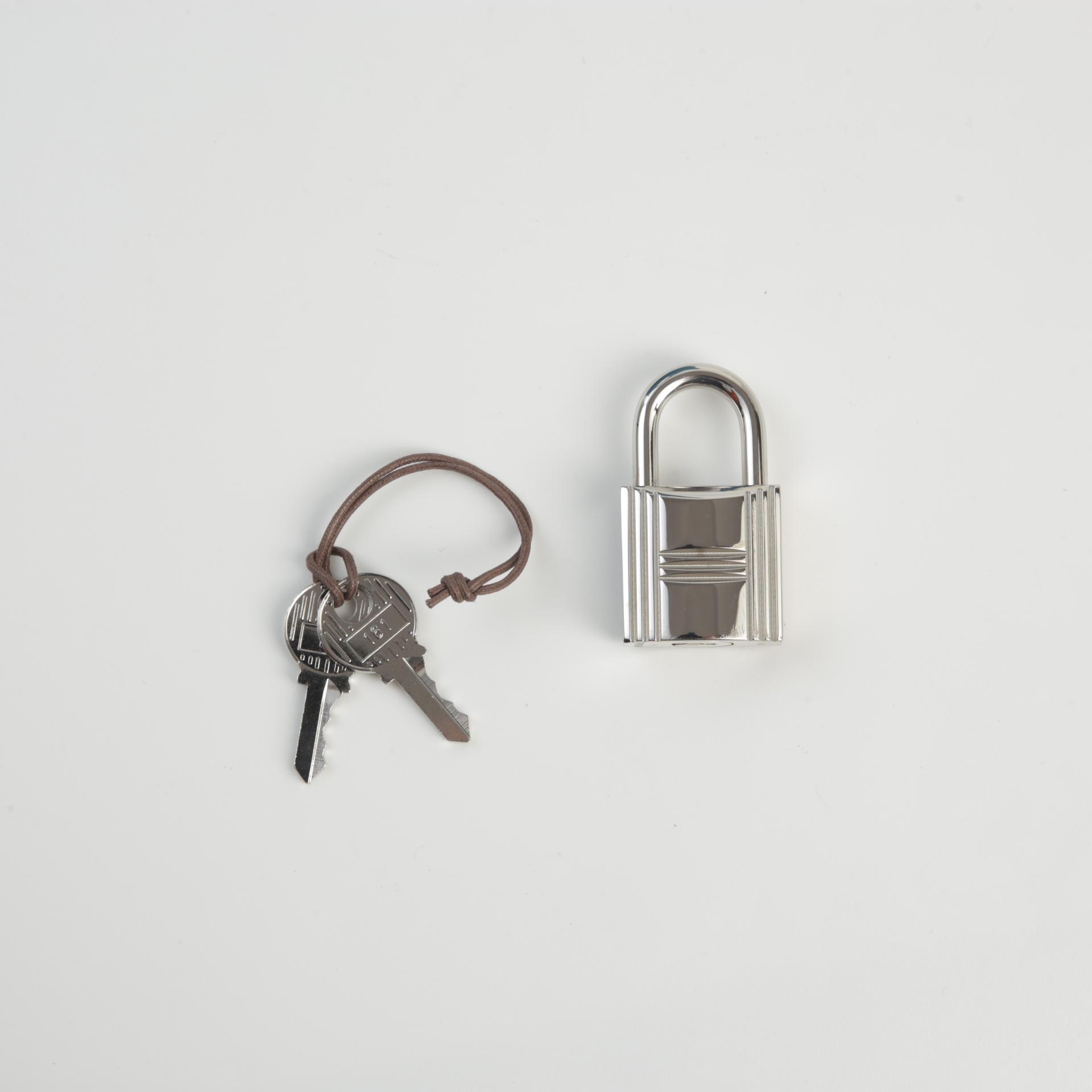 Very Good ( Rank A) HERMÈS Picotin Lock GM Cobalt (7C) Clemence Palladium hardware Square R (2014) - 12