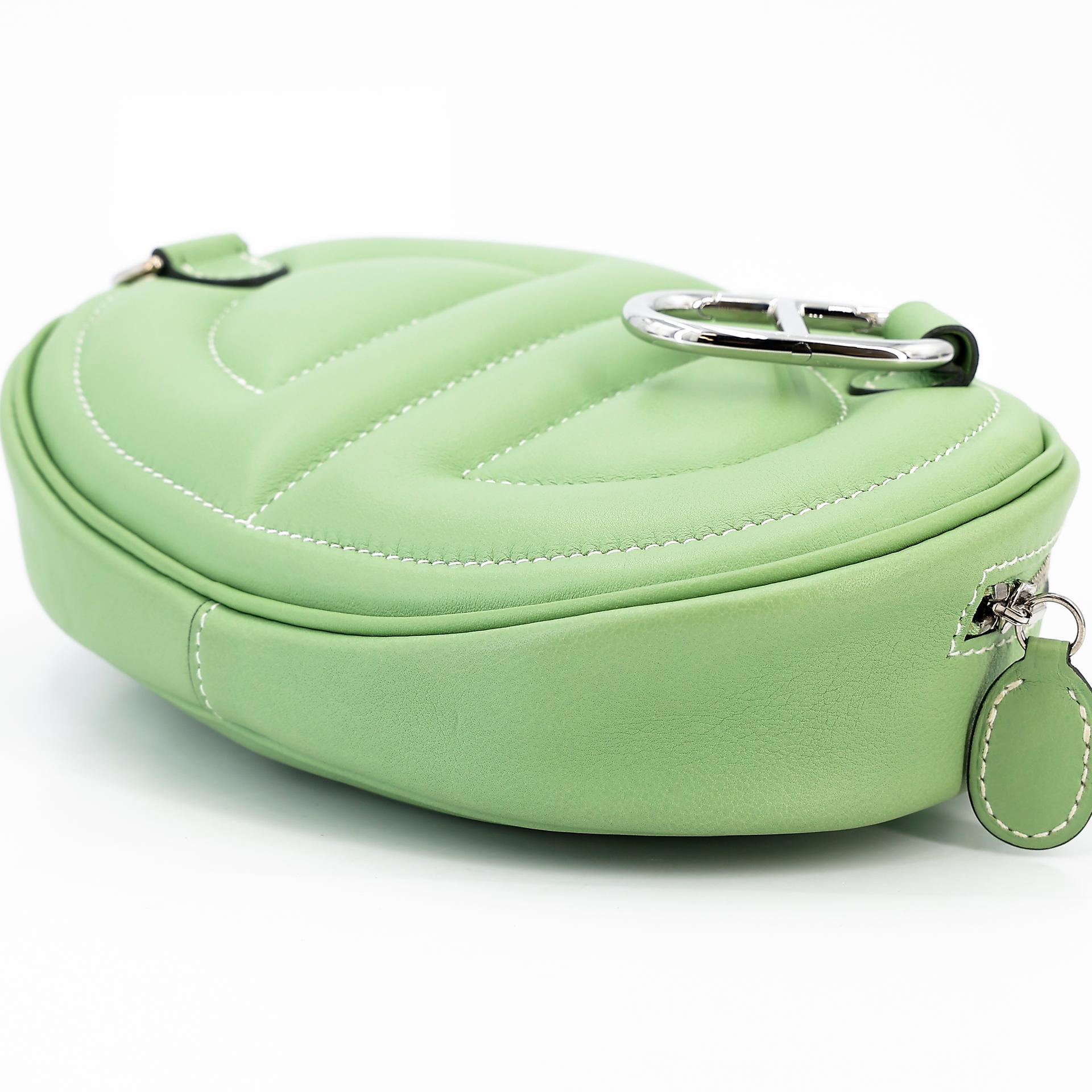 Very Good ( Rank A) HERMÈS In-The-Loop belt bag Verso Bamboo (1K) Vert Criquet (3I) Swift Palladium hardware Y (2020) - 5